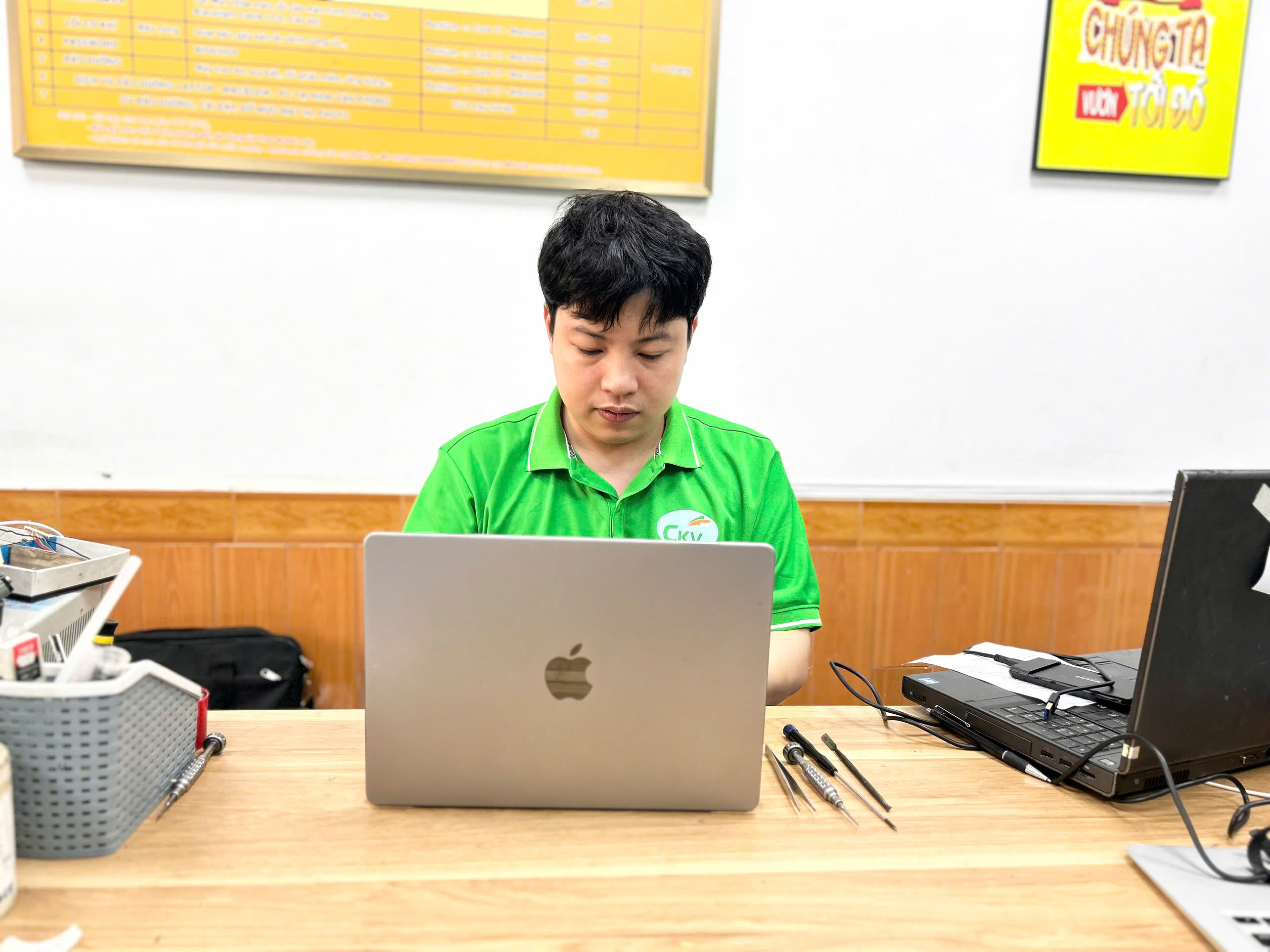 MacBook nóng, quạt kêu to – Dấu hiệu cần vệ sinh & sửa chữa
