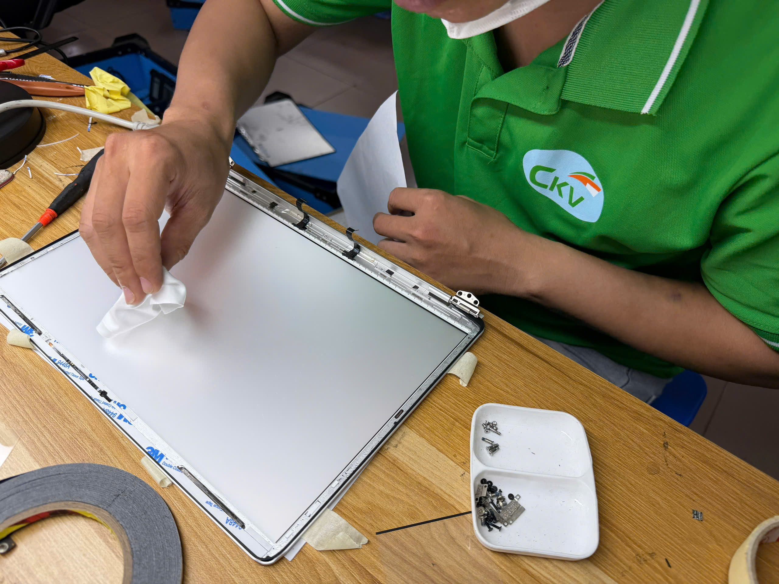 Thay màn Macbook A1932 tại Hải Dương